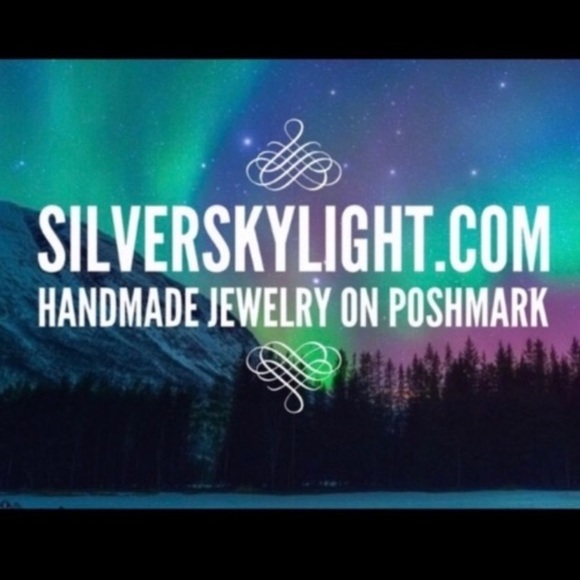 Druzy quartz choker . Rainbow iridescent druzy crystal quartz leather choker - Picture 9 of 12